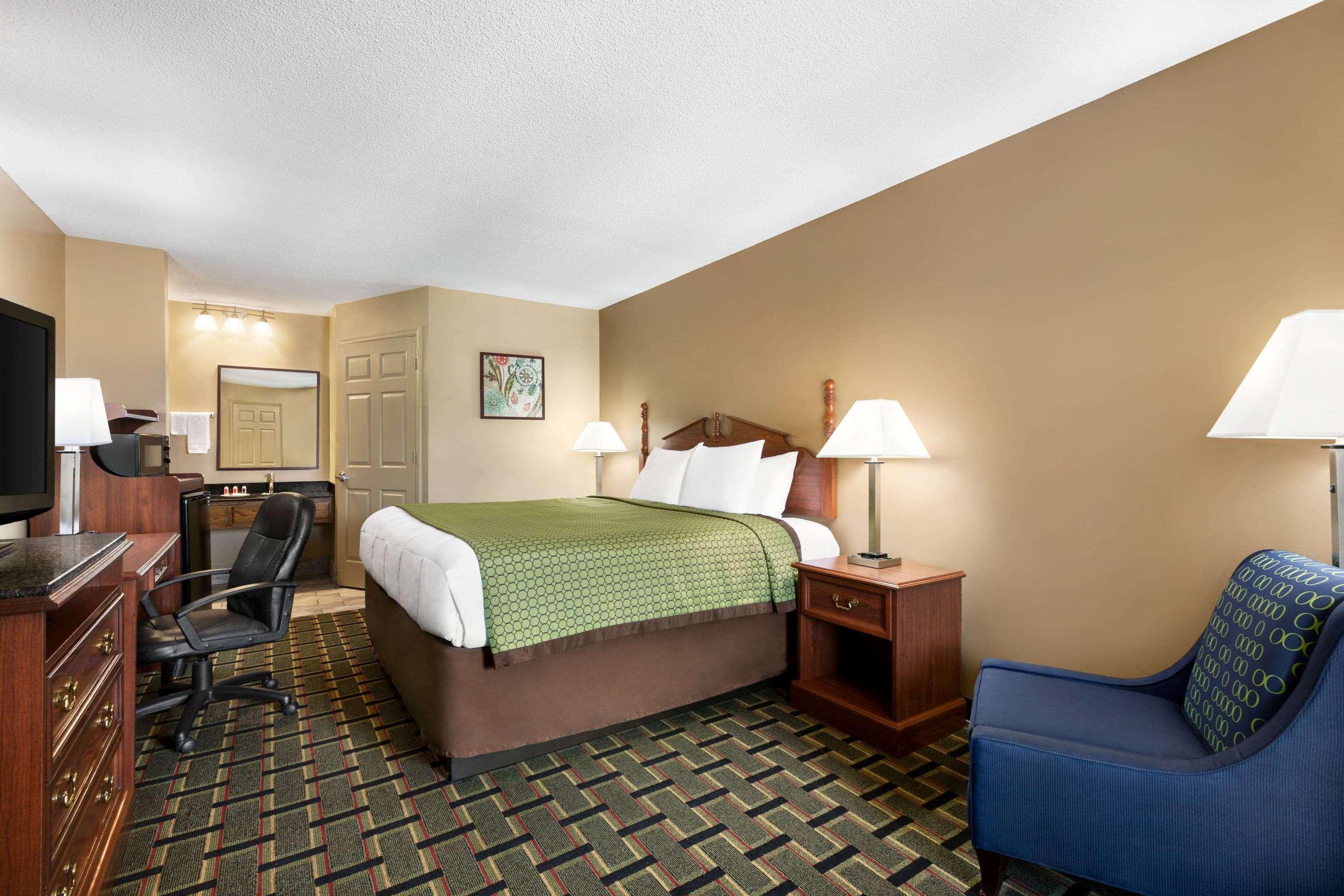 Baymont By Wyndham Warner Robins Motel Exterior foto