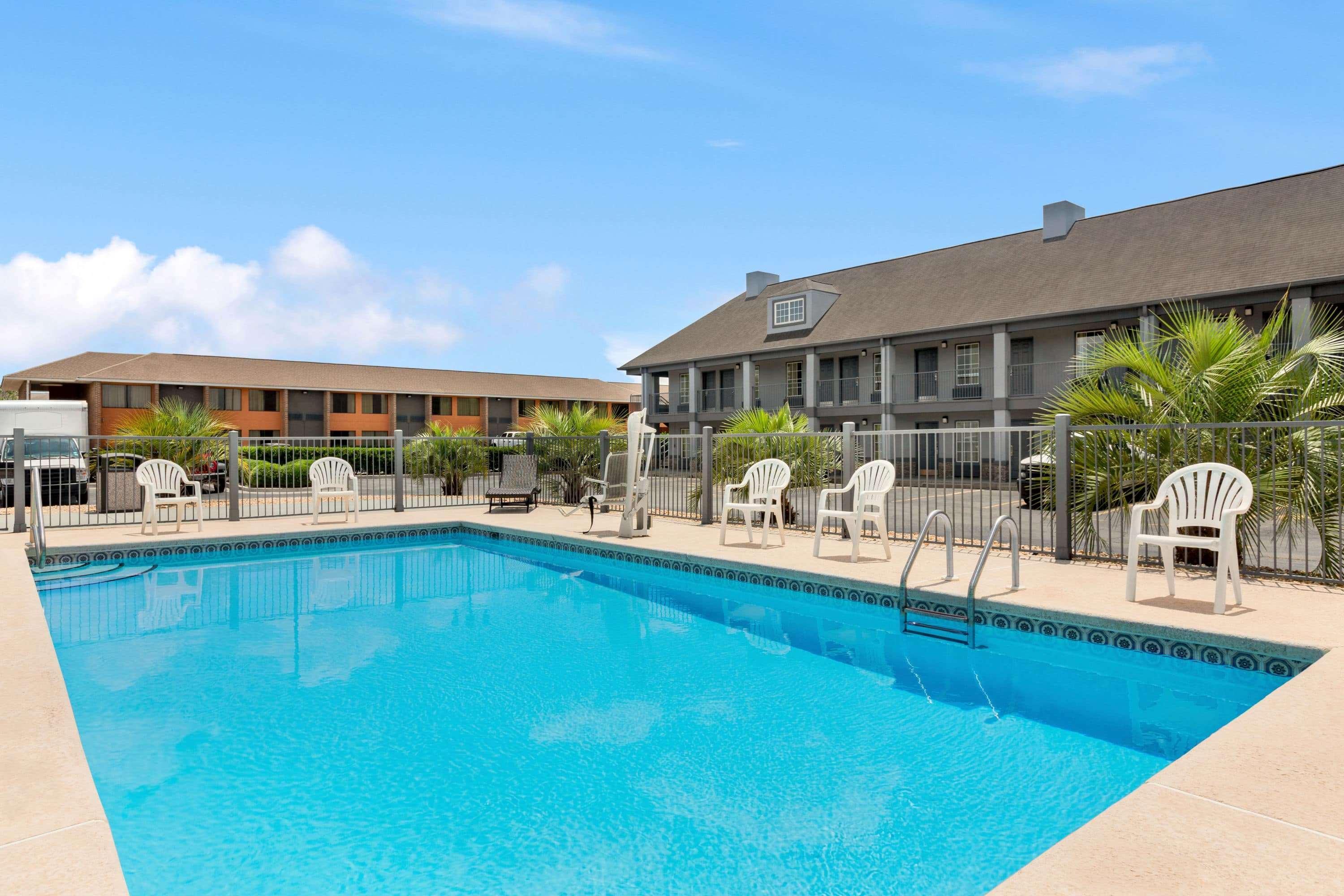 Baymont By Wyndham Warner Robins Motel Exterior foto
